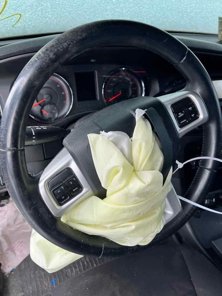 Used Front Left Disc Brake Caliper fits: 2013 Dodge Charger front 2 piston opt B - Изображение 2 из 4