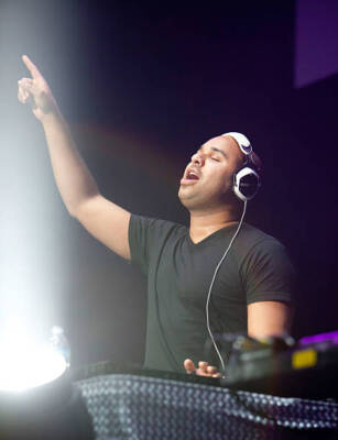 Sidney Samson at The Palace of Auburn Hills on May 23 2012 in Aubu- Old Photo 5