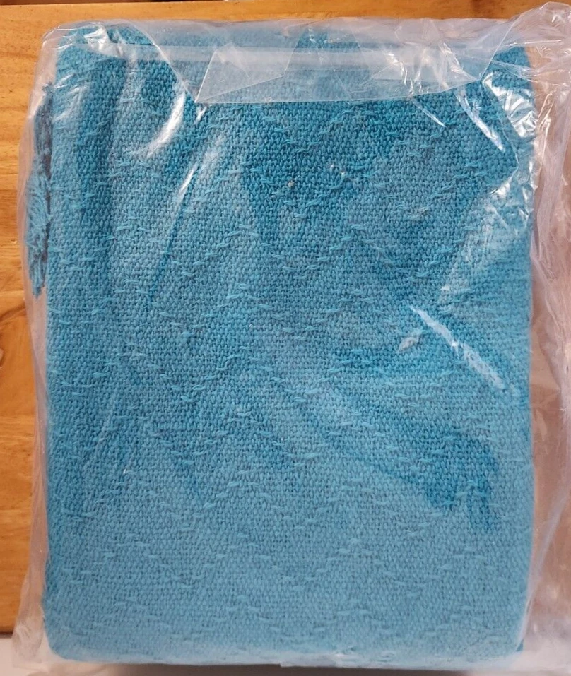 Surya 50" x 60" Thelma 100% algodón Throw, Aqua, THM6005-5060 Foto 2 de 3