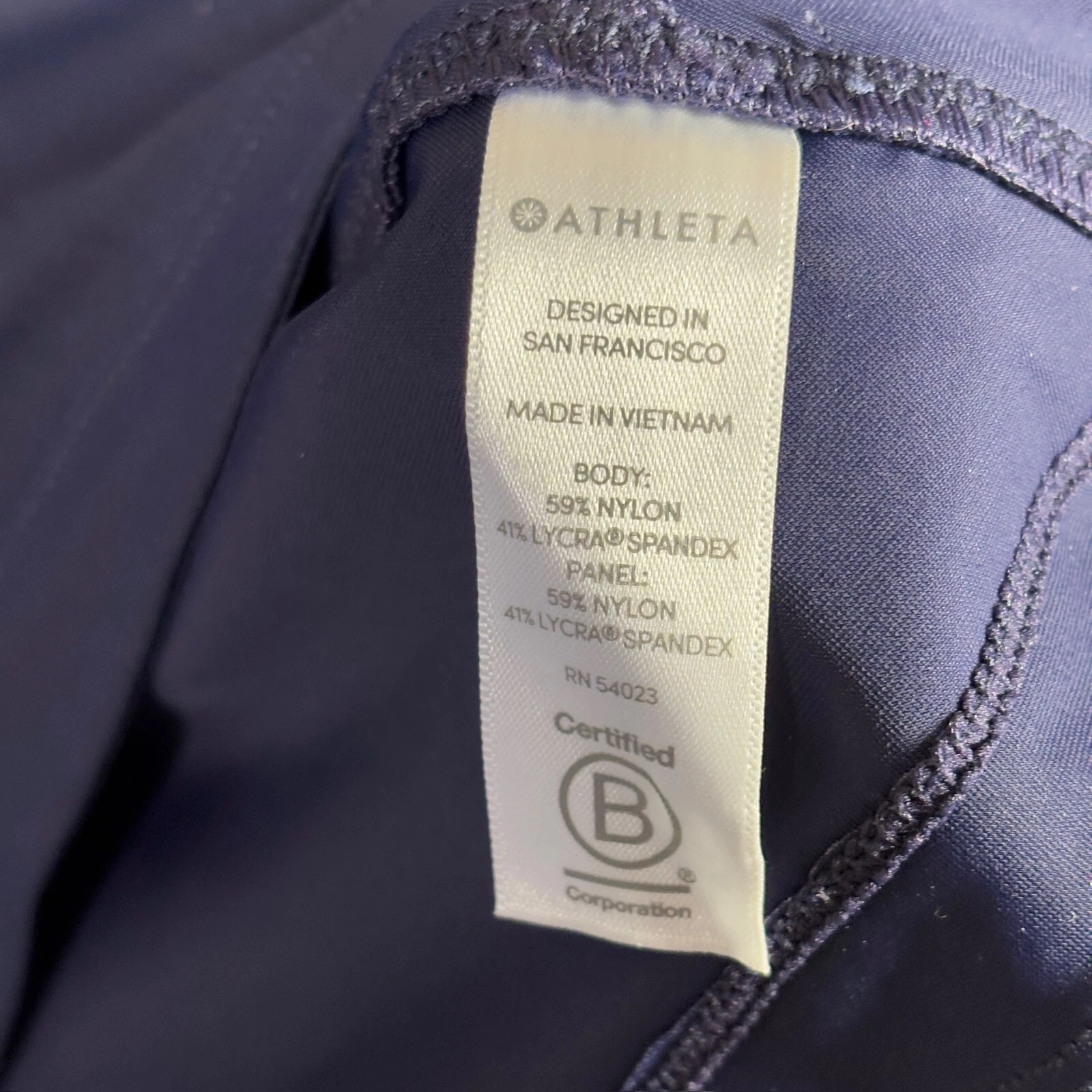 athleta running thumbholes side vent shirt