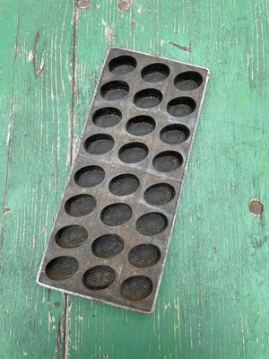 SCHOKOLADE PATISSERIE BELGISCHE KITCHENALIA VINTAGE SÜSS METALL SCHWERE FORM MARCO...