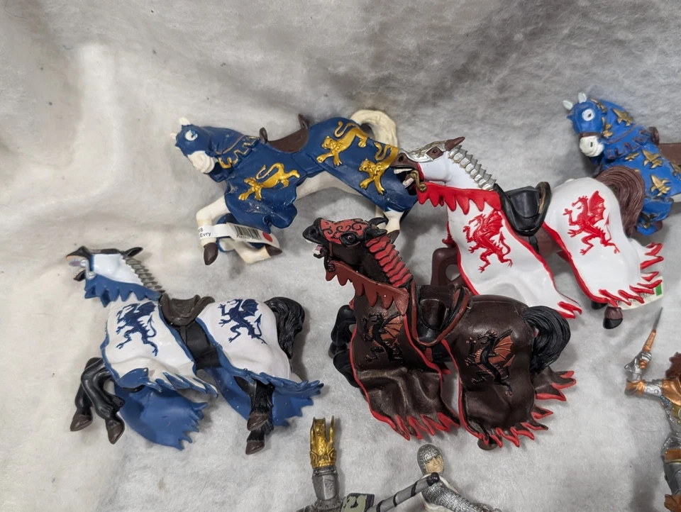 Lote de Caballeros Medievales Papo Caballos Reyes Reinas Escuderos Justas y Espadachín Foto 2 de 4