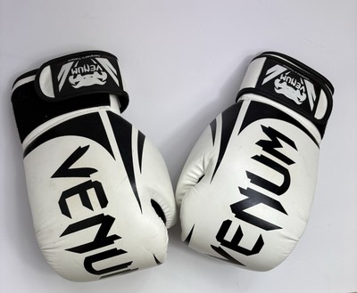 Venum Classic Boxing Gloves 16oz Black/white