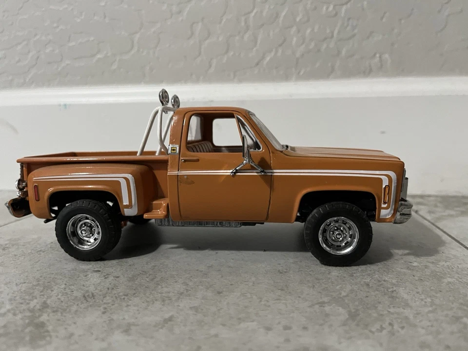 1976 Chevrolet Silverado C10 Pickup Truck Orange White Trim 1/24 - Image 3 of 4