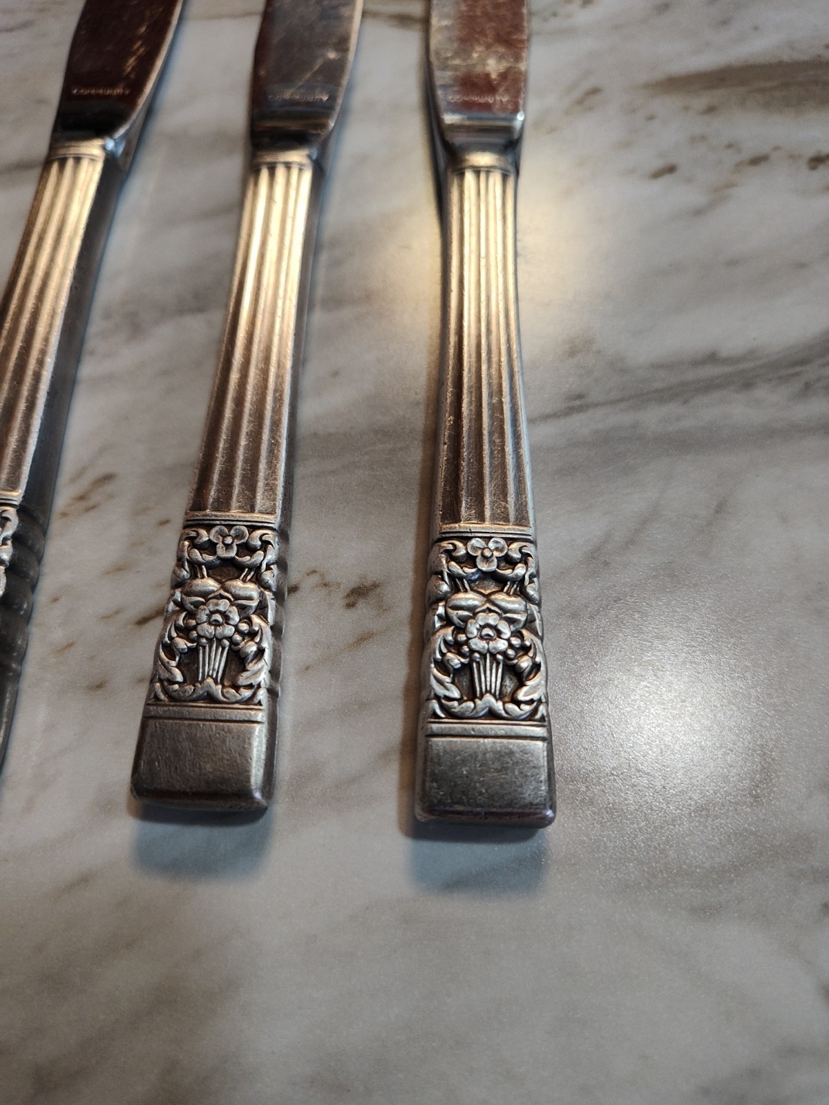 Oneida Community CORONATION Silverplate 3 Dinner Knives 1936 Silverware Flatware