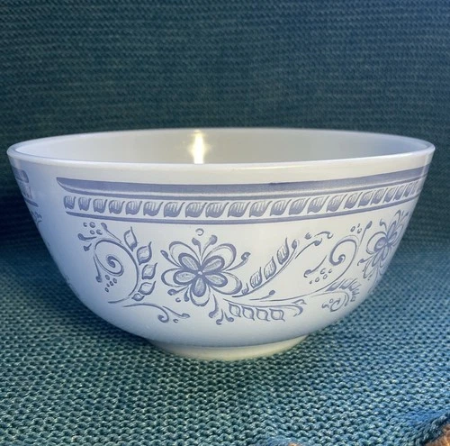 1975 Prior owned Pyrex BRITTANY BLUE 3 Qt Mixing Bowl 479-B Made In USA