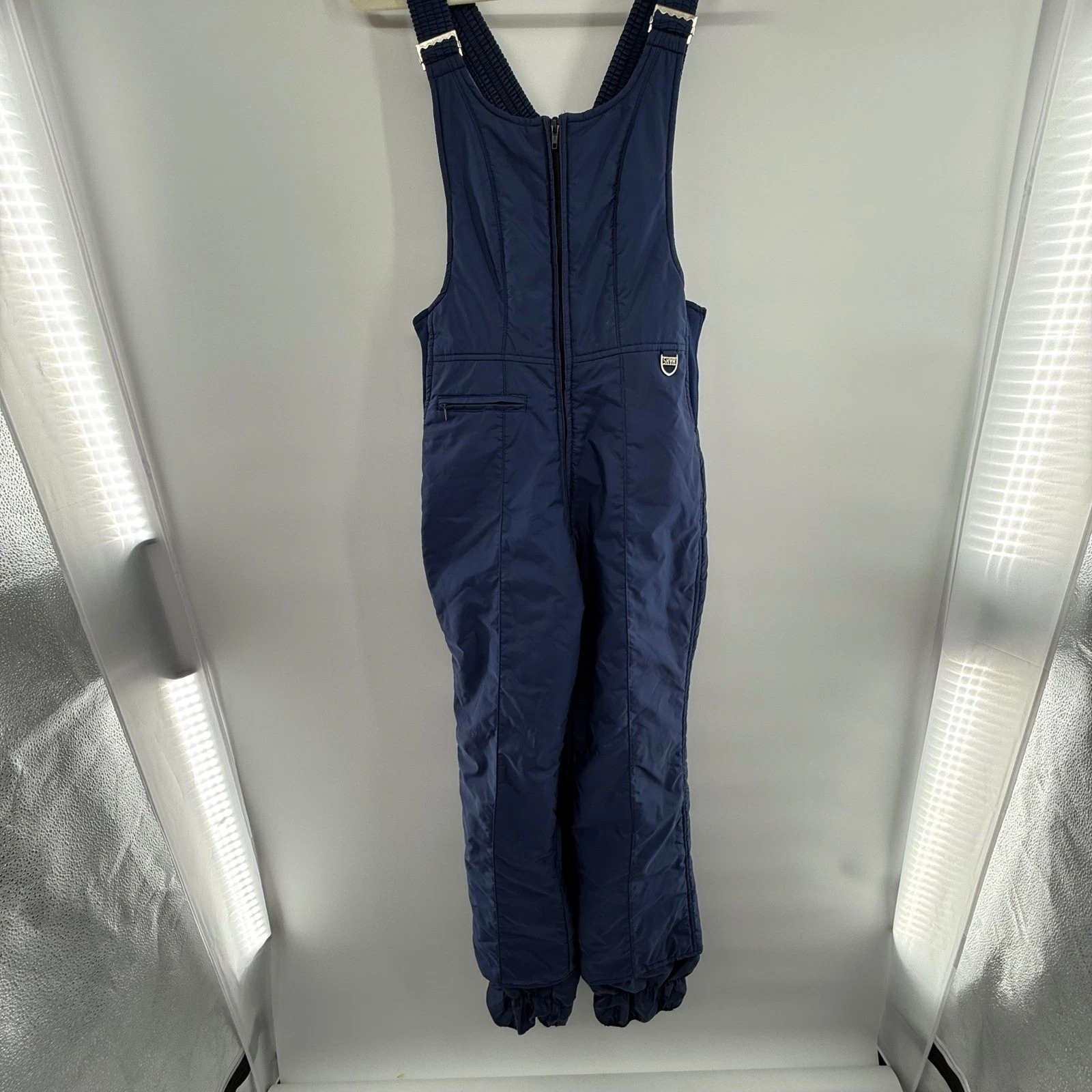 Vintage SKYR Scandia Women's XL Navy Insulated Snow Bib Ski Overalls Hong Kong
Opens in a new window