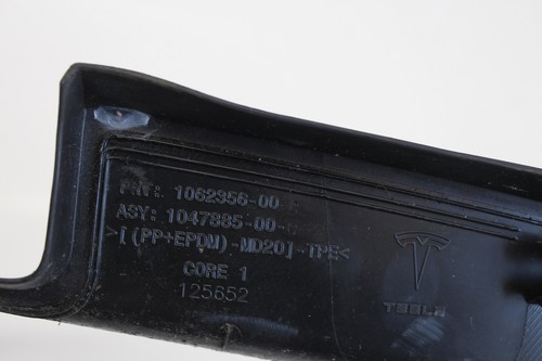 Tapa maletero puerta trasera Tesla Model X P100D 2018 borde superior 1062356-00-C (N218) - Imagen 8 de 9