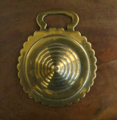 Vintage ''KONZENTRISCHE KREISE'' Pferd Messing seltenes Design 