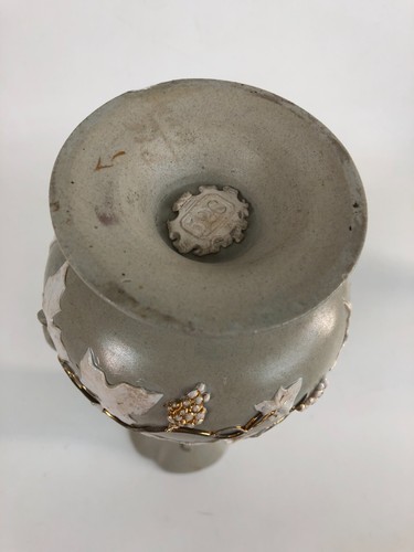 Antique Villeroy & Boch Mettlach Grape Vine Double Handle Vase Stamped 528 - Picture 3 of 10