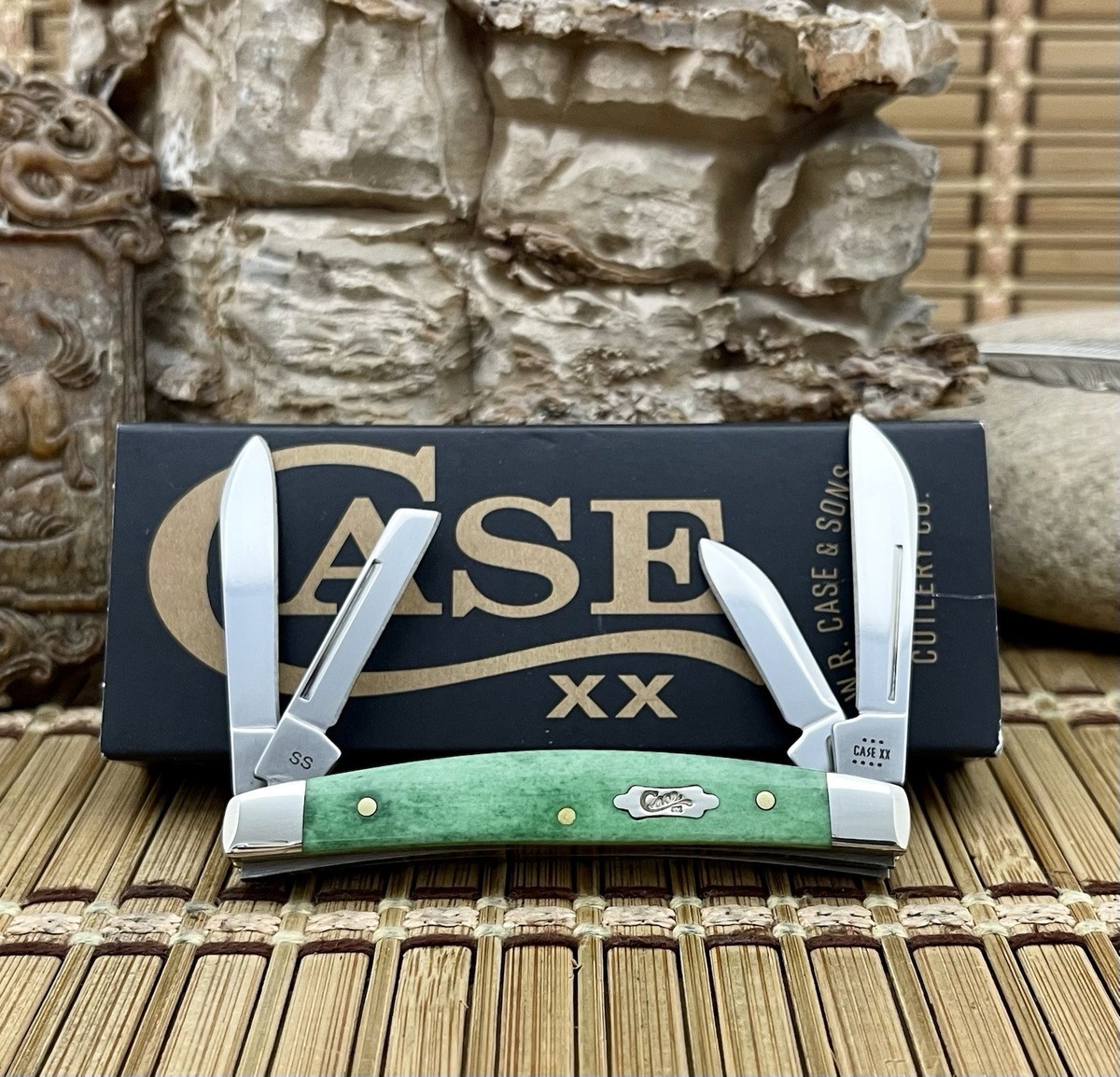Case XX USA 2023 Smooth Emerald Green Bone 19945 Small Congress