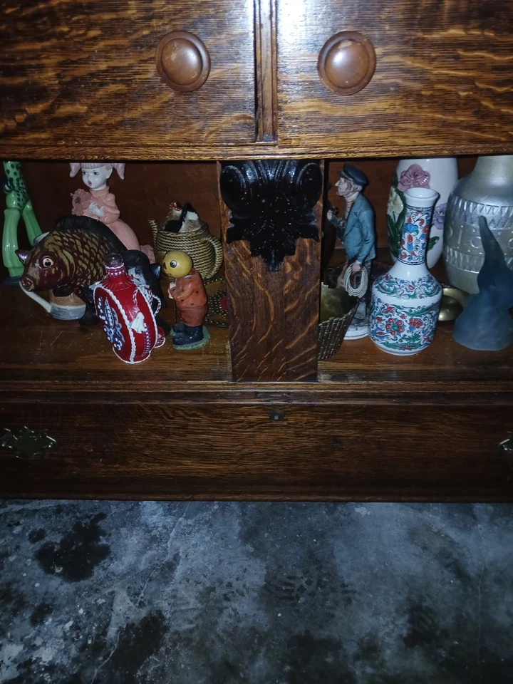 Buffet vintage de roble tigre. Foto 3 de 4