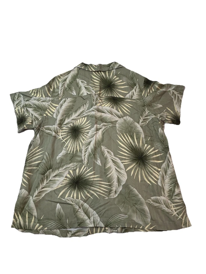 Top delantero con botones La Cabana para mujer 1X verde estampado tropical hawaiano manga corta Foto 2 de 4