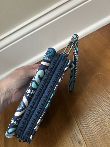 VERA BRADLEY 3-In-1 RFID Portafoglio da Polso Tracolla Isola Medaglione 28044-U60 - Foto 7 di 12