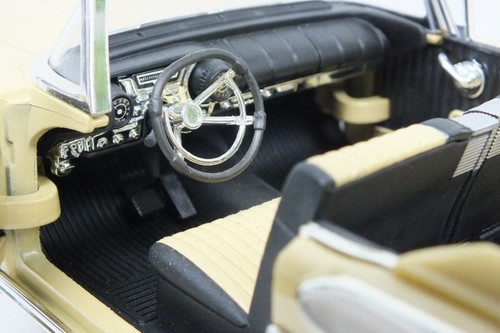 1957 Mercury Turnpike Cruiser Convertible Road Signature 1:18 Die Cast - Picture 6 of 10