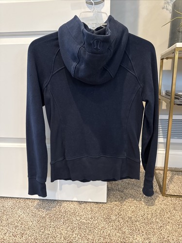 Lululemon Fleece-gefütterter warmer gemütlicher Scuba-Hoodie mit durchgehendem Reißverschluss marineblau Damen 8 gebraucht, in einwandfreiem Zustand - Bild 2 von 7