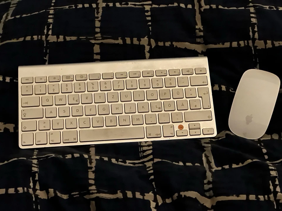 APPLE wireless keyboard (ge)  and mouse