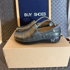 Alegria Keli Professional Clogs Womens Size 39 Wide Metallic Chrome Cube EUC 