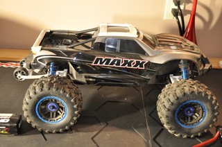 Traxxas Maxx Spedizione gratuita negli Stati Uniti