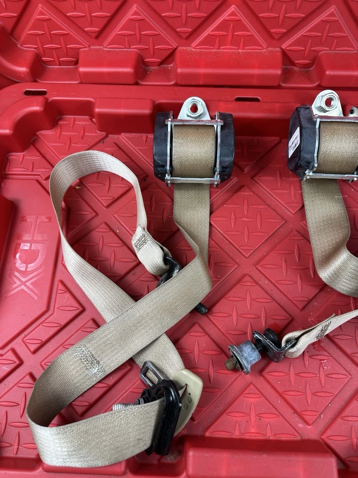 2009 2010 2011 2012 Buick Enclave Second 2nd Row  Seat Belt Oem - Image 4 of 4