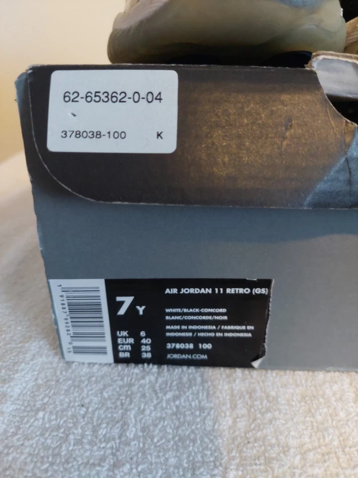 Air Jordan 11 Retro GS Concord 2011 - Image 3 of 4