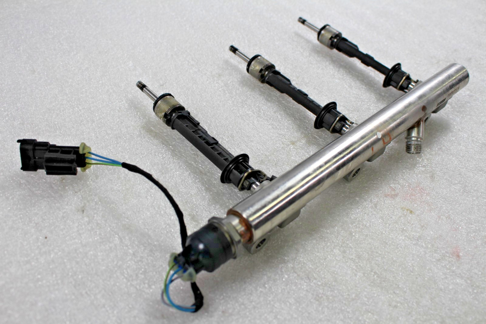 Ferrari 296 GTB, LH, Left, Fuel Rail With Injectors, Used, P/N 953347