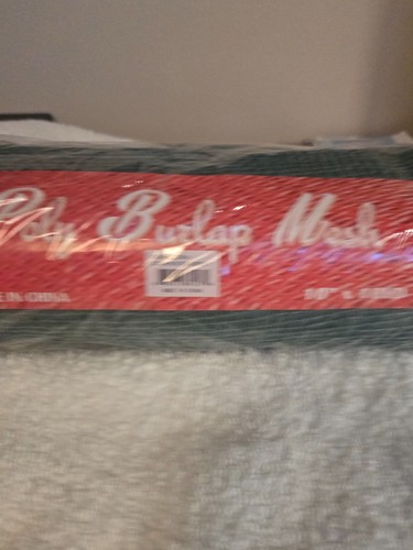 Poly Burlap Mesh 10"x10 yard Hunter Green - Picture 2 of 6