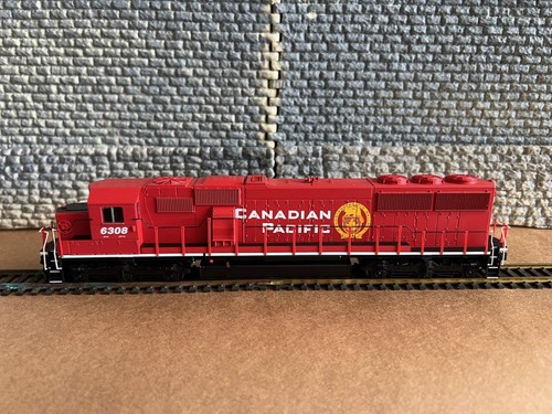 Walthers HO 910-9763 - Mainline - EMD SD60 Spartan Cab Diesel Locomotive "Canadi