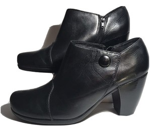 clark black ankle boots