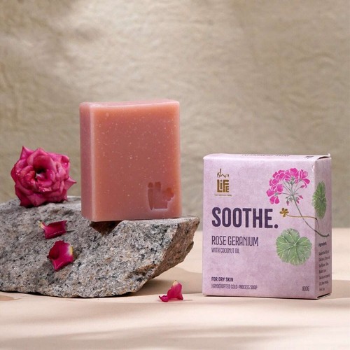 Isha Life SOOTHE Rose Geranium with Coconut Handcrafted Organic Body Soap 100g - Bild 2 von 6