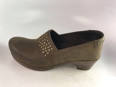 Dansko Mavis Studded Clogs Milled Brown Nubuck Leather Sz 39- 9 US