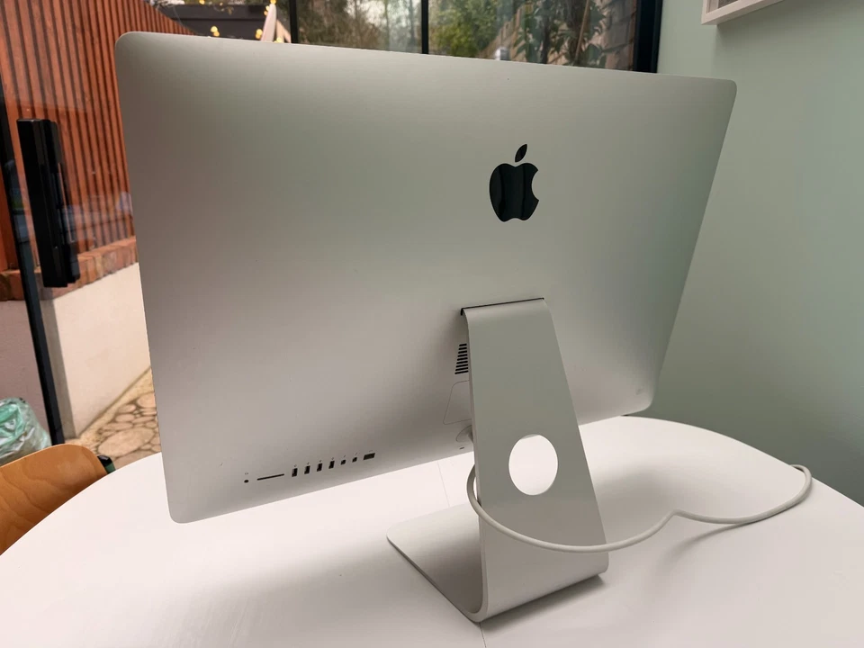 Apple iMac 27" late 2014, 3.5GHz i5, 32gb RAM, 3TB HD, Radeon 9 Great Condition - Image 2 of 4