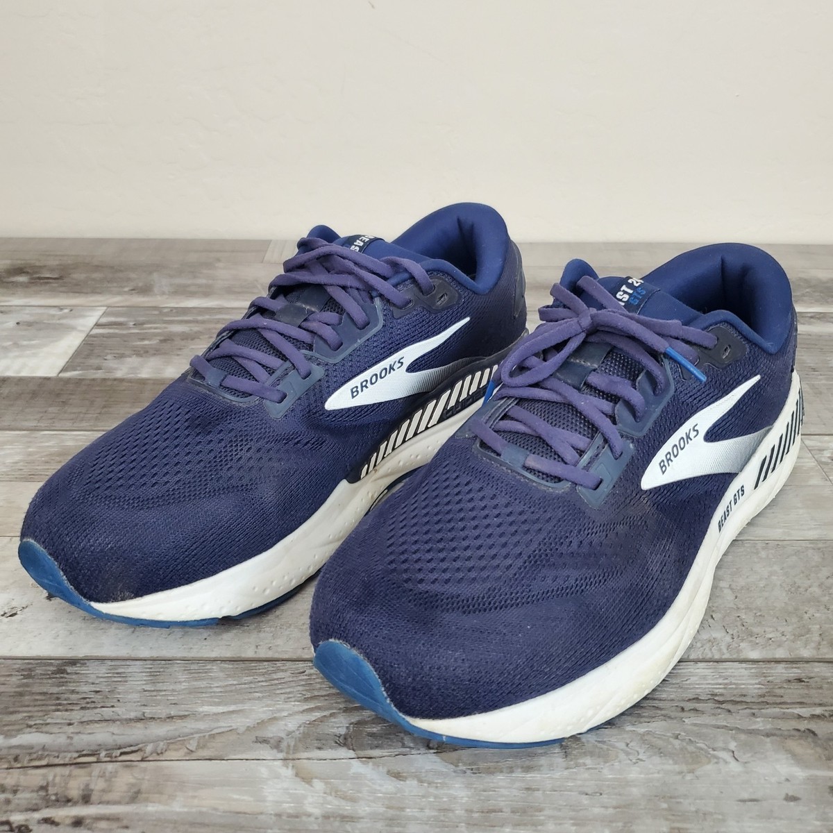Brooks Navy and Light Blue Beast GTS Running Shoe size 9 wide 2E Brooks Beast GTS 26 Men main image 2