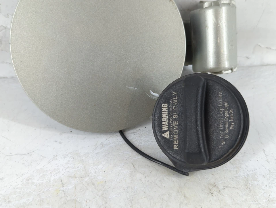 2007 Hyundai Tucson Fuel Tank Door Lid Gas Tank Silver VXA5D - Image 3 of 4