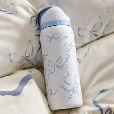 Bottiglia Termica 32 Oz Owala Urban Outfitters – Blu Con Fiocco – Tappo A Vite FreeSip