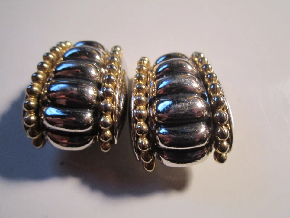 VINTAGE T J M EARRINGS TWO TONE HEAVY RIBBED DESIGN  - BBA-45 - Image 2 of 4