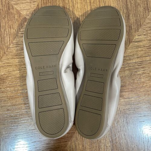 Sandali da donna beige Cole Haan fiocco balletto taglia 9B pelle nuda D43263 - Foto 10 di 15