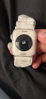 Apple Watch SE (2022) 40mm Silver Aluminum Case with White Sport Band, S/M (GPS