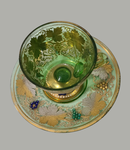Antique Set Four Moser Footed Cups & Saucers Green Glass Gilded Grapes Vines - Picture 4 of 11
