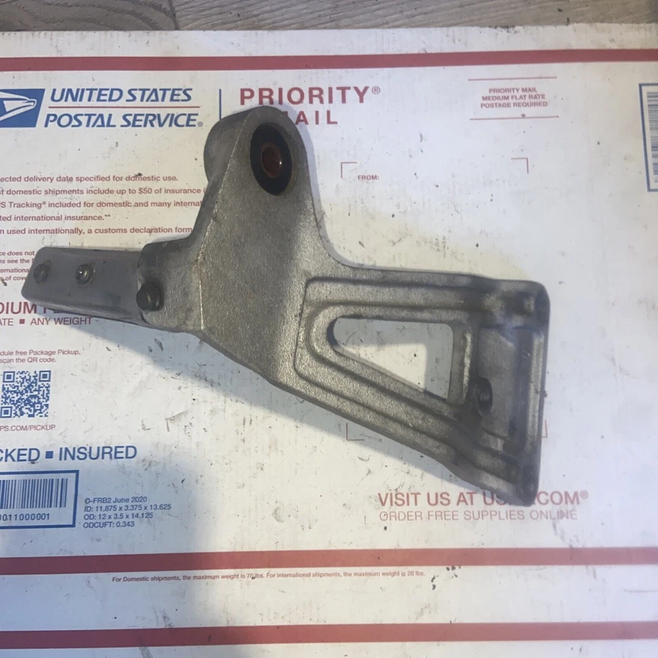 91-93 Suzuki GSXR 1100R 1100 1991 lado derecho pasajero estribo soporte Foto 2 de 2