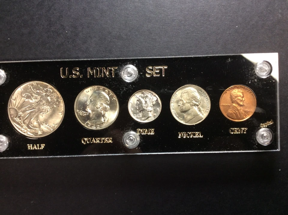 **SUPER SALE ** 1942-D  Mint Set - in Capital Plastics Display High Grade Coins - Image 3 of 4