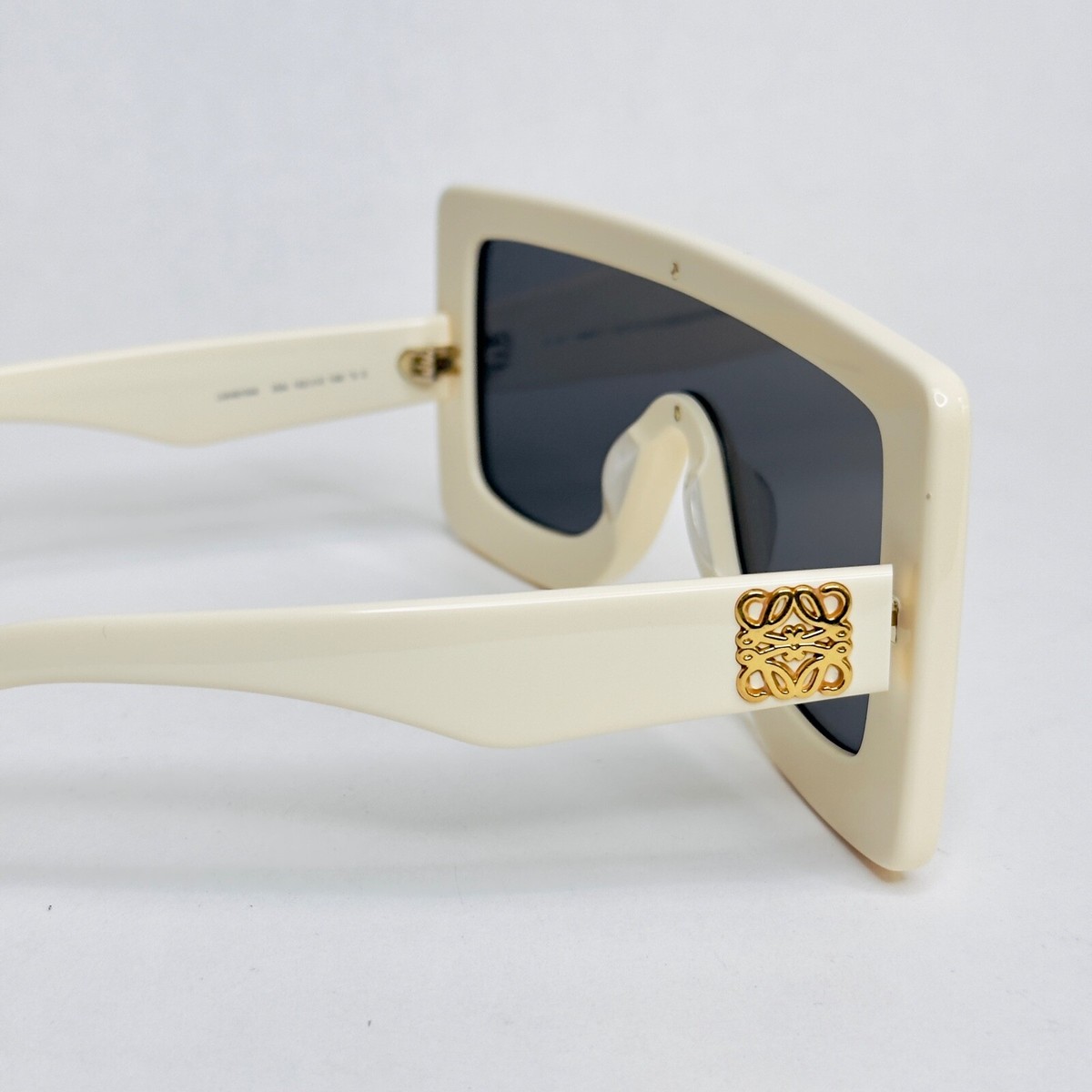 Authentic Loewe LW40061I Oversized Square Ivory Frame Sunglasses - NWT Loewe LW40036I 01A Sunglasses | Shop Securely at PRETAVOIR - US main image 3