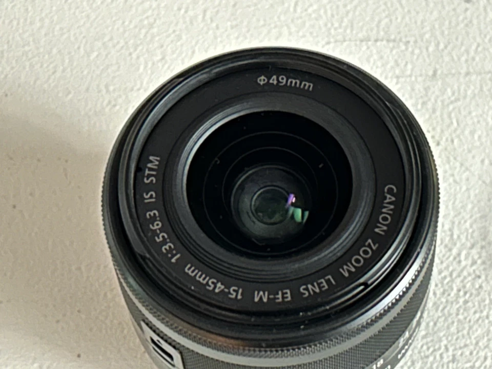 Lente zoom estándar Canon EF-M 15-45 mm f/3,5-6,3 IS STM con filtro UV Kenko Foto 3 de 4