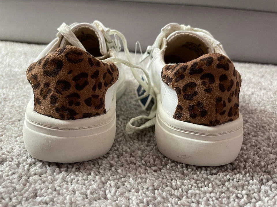 NUEVO CON ETIQUETAS Maggie & Zoe Niñas Pequeñas Blanco Estampado Animal Tenis Talla 6 Foto 3 de 4