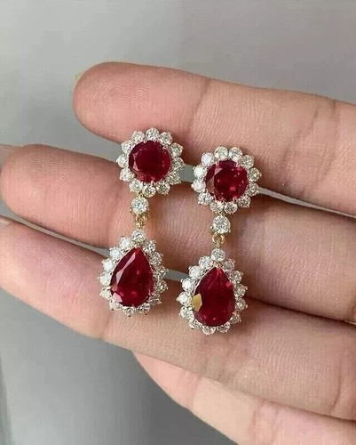 2,50 ct Birnenschliff simulierter roter Rubin Halo Ohrhänger in 14k Gelbgold plattiert