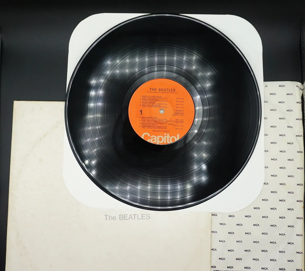 The Beatles White Album, 1 LP Capitol Label, Stereo SWBO 101 NM/VG+