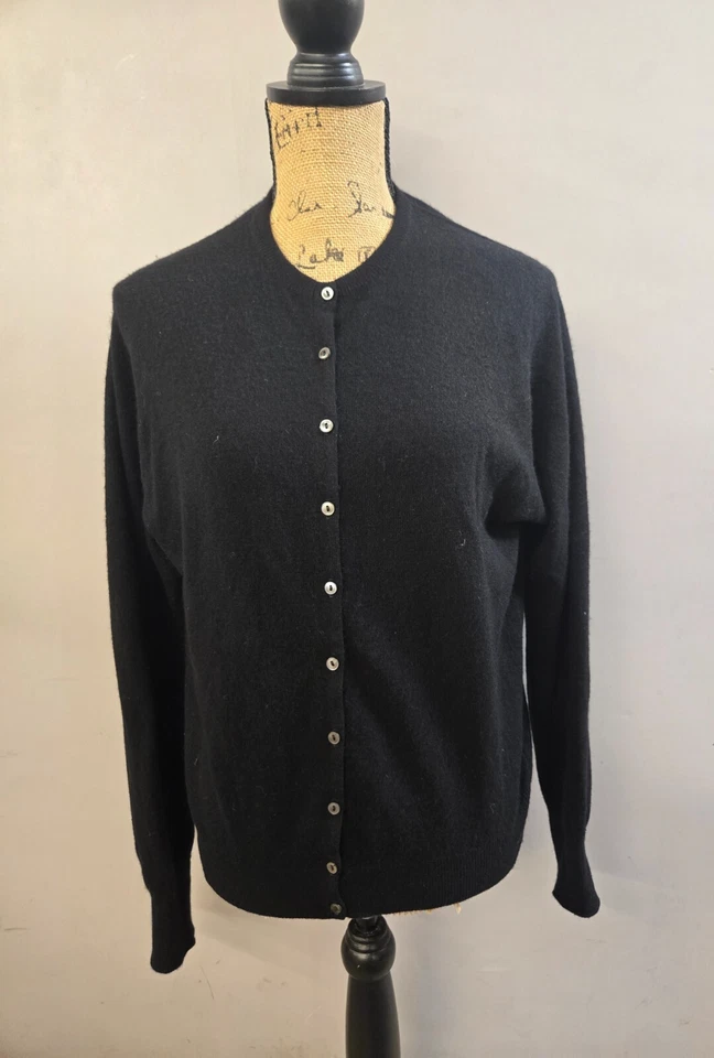 Cárdigan vintage Lyle & Scott 100 % cachemir negro tejido y acanalado hecho en Escocia Foto 2 de 4