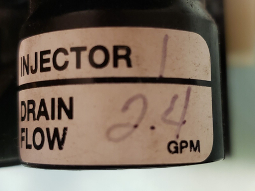 FLECK 5600 Injector Drain Assembly ,& piston Assembly unused - Picture 5 of 11