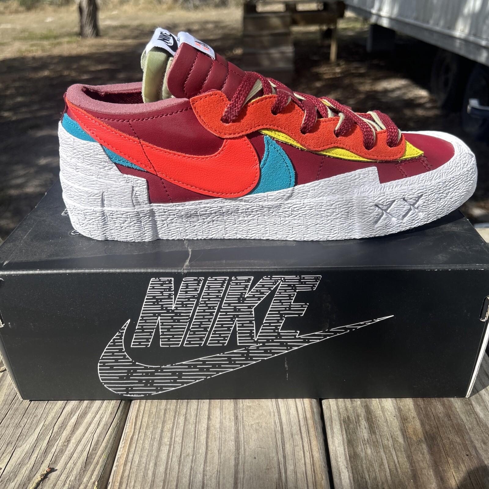 SACAI X NIKE Taglia 10 5 Nike KAWS x sacai x Blazer Low Team Rosso In Mano Spedizione Veloce
