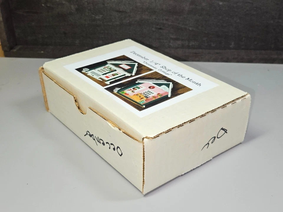 Kit de casa de Navidad de diciembre a escala 1:48 de Debbie Young At Heart, nuevo en caja Foto 3 de 4